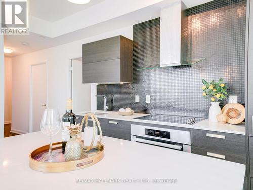 1607 - 9 Bogert Avenue, Toronto (Lansing-Westgate), ON - Indoor Photo Showing Kitchen With Upgraded Kitchen