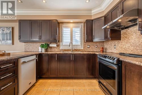 281 Brigadoon Drive, Hamilton, ON - Indoor Photo Showing Kitchen With Double Sink