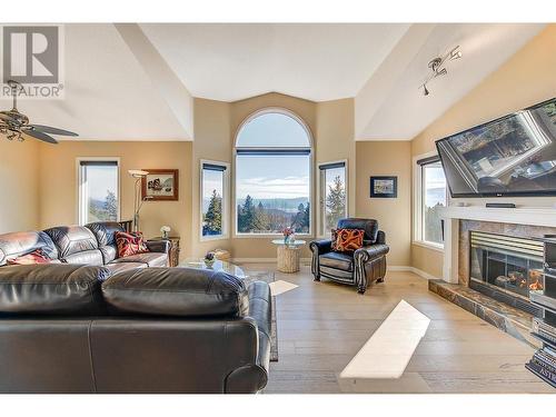 3536 Ranch Road, West Kelowna, BC - Indoor Photo Showing Living Room With Fireplace