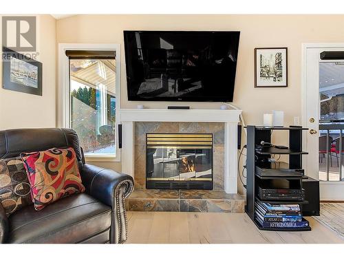 3536 Ranch Road, West Kelowna, BC - Indoor Photo Showing Living Room With Fireplace