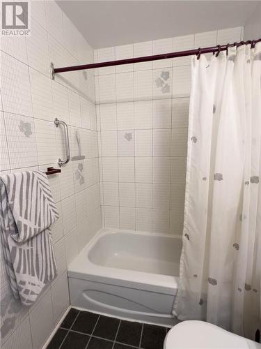 572 Summerhill Crescent, Sudbury, ON - Indoor Photo Showing Bathroom