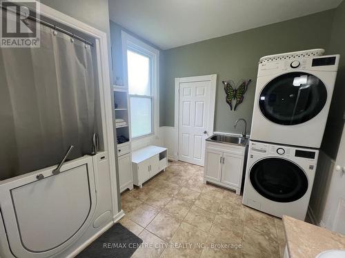 3670 Concession Drive, Southwest Middlesex (Glencoe), ON - Indoor Photo Showing Laundry Room