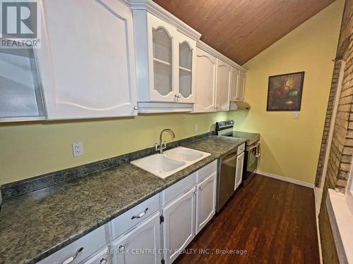 3670 Concession Drive, Southwest Middlesex (Glencoe), ON - Indoor Photo Showing Kitchen With Double Sink