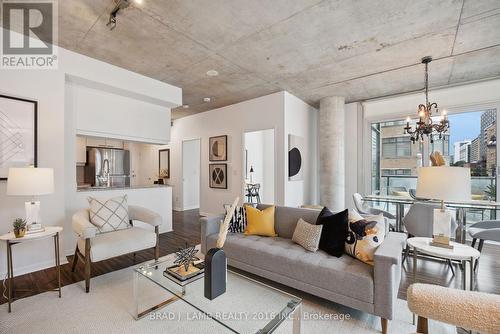 309 - 333 Adelaide Street E, Toronto, ON - Indoor Photo Showing Living Room