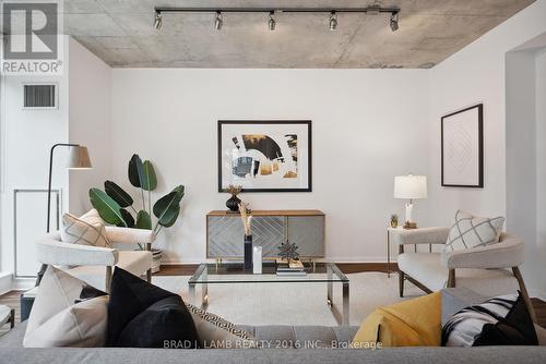 309 - 333 Adelaide Street E, Toronto, ON - Indoor Photo Showing Living Room