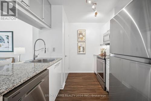 309 - 333 Adelaide Street E, Toronto, ON - Indoor Photo Showing Kitchen With Upgraded Kitchen