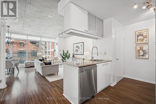 309 - 333 Adelaide Street E, Toronto, ON - Indoor Photo Showing Kitchen With Upgraded Kitchen