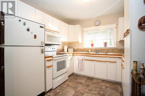 454 North St, Sault Ste. Marie, ON - Indoor Photo Showing Kitchen