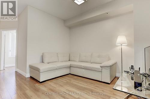 21 - 21 Galleria Parkway, Markham (Commerce Valley), ON - Indoor Photo Showing Living Room