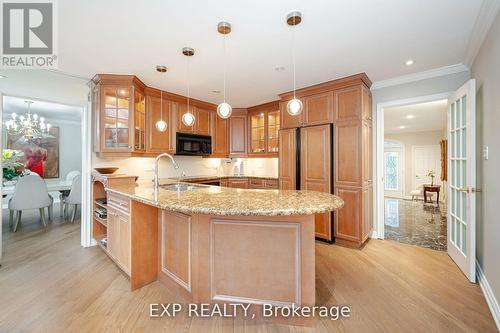 69 Kirkhill Place, Vaughan, ON - Indoor Photo Showing Kitchen With Upgraded Kitchen