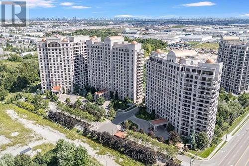 701 - 9235 Jane Street, Vaughan, ON - Outdoor With View