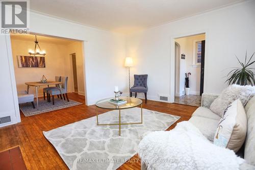 138 Bowie Avenue, Toronto (Briar Hill-Belgravia), ON - Indoor Photo Showing Living Room