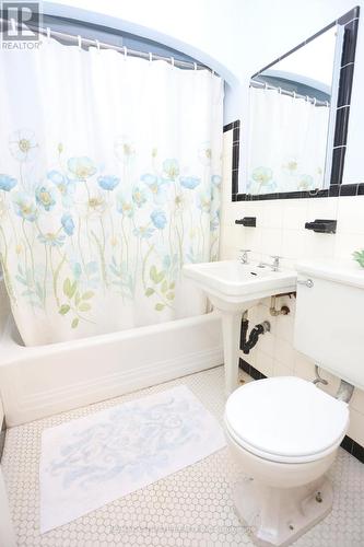 138 Bowie Avenue, Toronto, ON - Indoor Photo Showing Bathroom