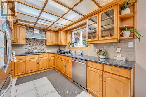 33 Hamer Boulevard, Toronto, ON - Indoor Photo Showing Kitchen