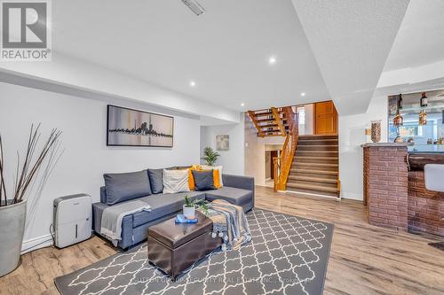 33 Hamer Boulevard, Toronto, ON - Indoor Photo Showing Living Room