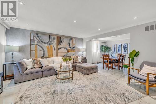 33 Hamer Boulevard, Toronto, ON - Indoor Photo Showing Living Room