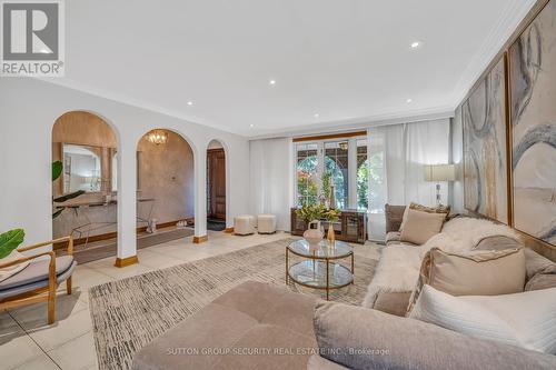 33 Hamer Boulevard, Toronto, ON - Indoor Photo Showing Living Room