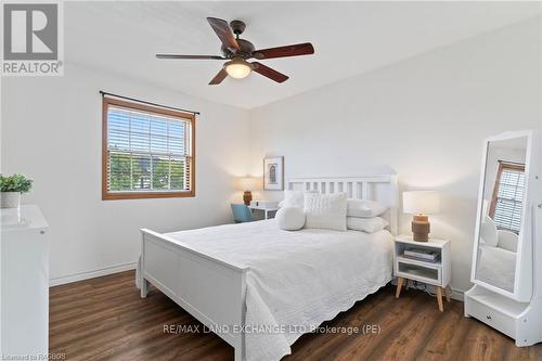 334 Parkwood Drive, Saugeen Shores, ON - Indoor Photo Showing Bedroom