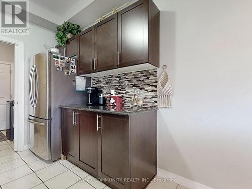 2 Castlebay Street, Kitchener, ON - Indoor Photo Showing Kitchen