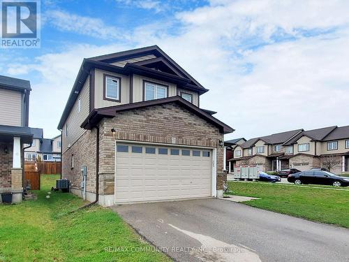 2 Castlebay Street, Kitchener, ON - Outdoor