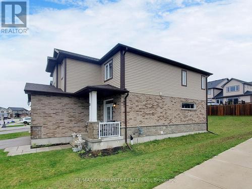 2 Castlebay Street, Kitchener, ON - Outdoor