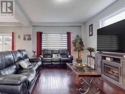 2 Castlebay Street, Kitchener, ON - Indoor Photo Showing Living Room