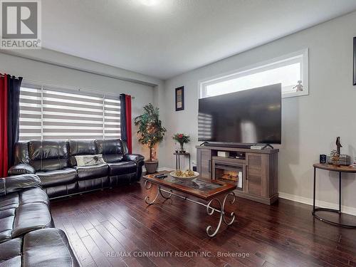 2 Castlebay Street, Kitchener, ON - Indoor Photo Showing Living Room