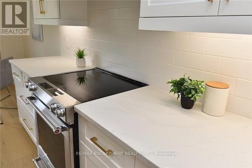 20 Clare Avenue, Hamilton (Hamilton Beach), ON - Indoor Photo Showing Kitchen