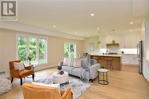 20 Clare Avenue, Hamilton, ON - Indoor Photo Showing Living Room