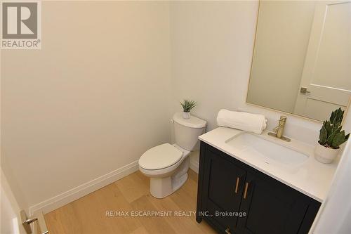 20 Clare Avenue, Hamilton, ON - Indoor Photo Showing Bathroom