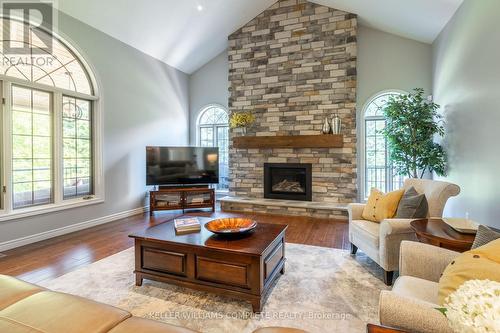 18 Westie Road, Brant (Brantford Twp), ON - Indoor Photo Showing Living Room With Fireplace