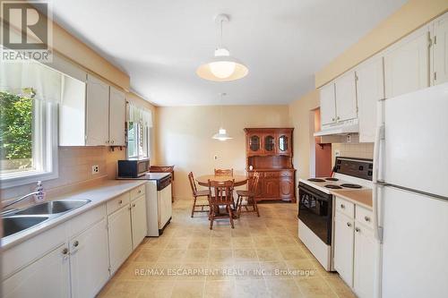 255 Berwick Street, Haldimand, ON - Indoor Photo Showing Kitchen With Double Sink