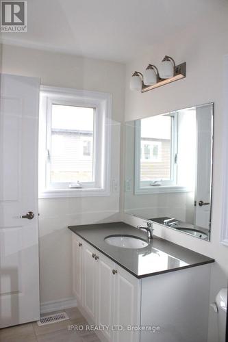 35 Conboy Drive, Erin, ON - Indoor Photo Showing Bathroom