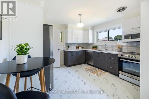 410 Elizabeth Street, Oshawa (Mclaughlin), ON - Indoor Photo Showing Kitchen