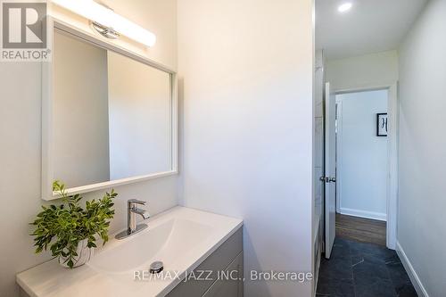 410 Elizabeth Street, Oshawa (Mclaughlin), ON - Indoor Photo Showing Bathroom