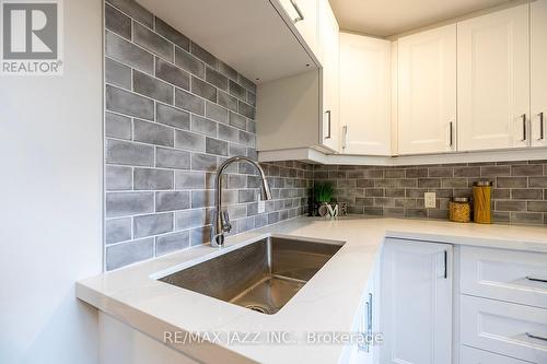 410 Elizabeth Street, Oshawa (Mclaughlin), ON - Indoor Photo Showing Kitchen