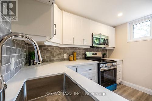 410 Elizabeth Street, Oshawa (Mclaughlin), ON - Indoor Photo Showing Kitchen