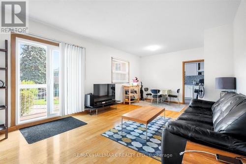 20 Irmac Court, Toronto (Lambton Baby Point), ON - Indoor Photo Showing Living Room