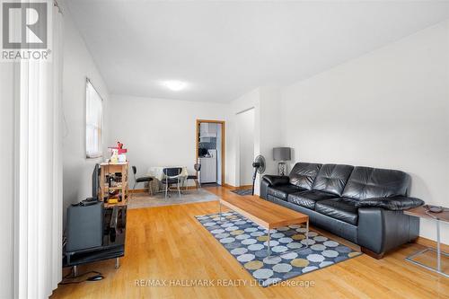 20 Irmac Court, Toronto, ON - Indoor Photo Showing Living Room