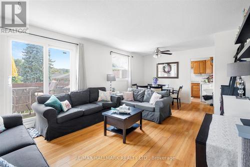 20 Irmac Court, Toronto (Lambton Baby Point), ON - Indoor Photo Showing Living Room