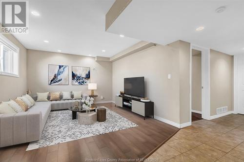 2512 Norcrest Avenue, Windsor, ON - Indoor Photo Showing Living Room