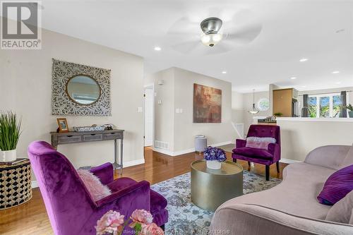 2512 Norcrest Avenue, Windsor, ON - Indoor Photo Showing Living Room