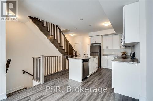 1 - 261 Skinner Road, Hamilton (Waterdown), ON - Indoor Photo Showing Kitchen