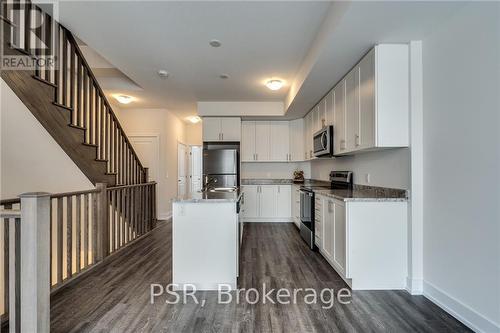 1 - 261 Skinner Road, Hamilton (Waterdown), ON - Indoor Photo Showing Kitchen