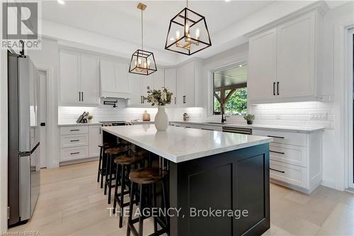 16 St Ladislaus Street, Norfolk, ON - Indoor Photo Showing Kitchen With Upgraded Kitchen