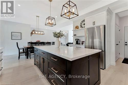 16 St Ladislaus Street, Norfolk, ON - Indoor Photo Showing Kitchen