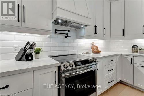 16 St Ladislaus Street, Norfolk, ON - Indoor Photo Showing Kitchen With Upgraded Kitchen