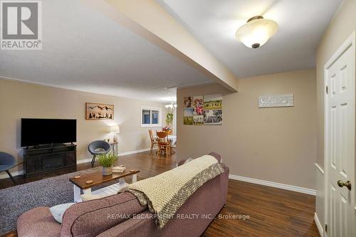 577 Glancaster Road, Hamilton (Airport Employment Area), ON - Indoor Photo Showing Living Room