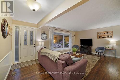 577 Glancaster Road, Hamilton (Airport Employment Area), ON - Indoor Photo Showing Living Room