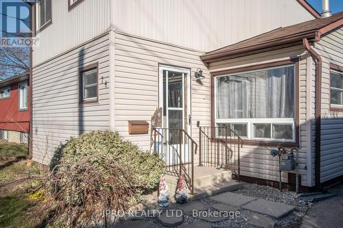 74 Pinelands Avenue, Hamilton (Lakeshore), ON - Outdoor